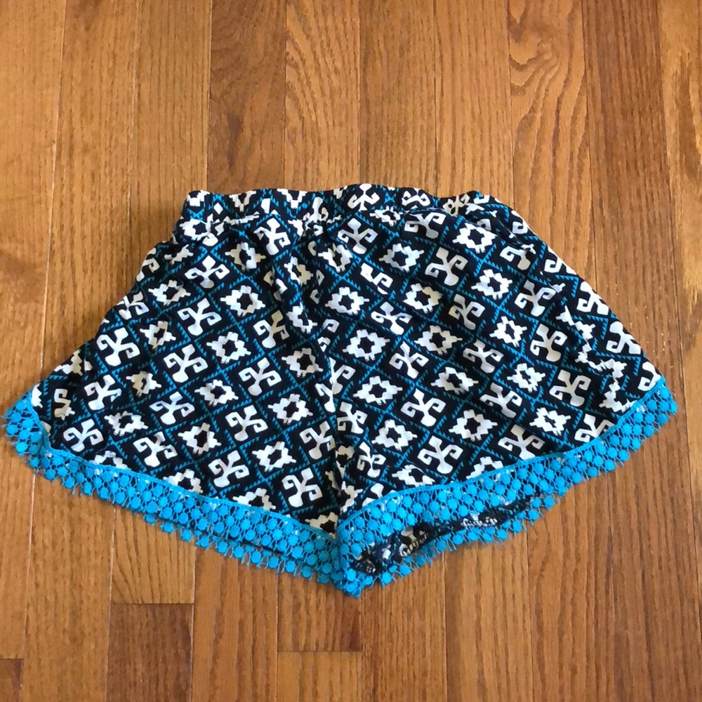 Girls Patterned Shorts - Picture 2 of 3